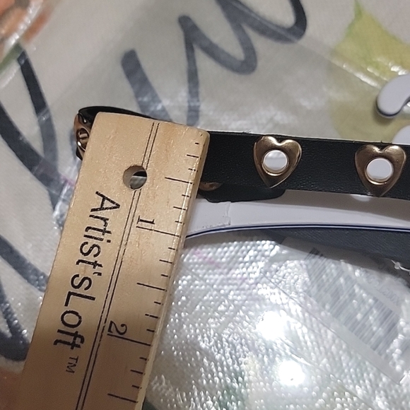 Nwt Urban Outfitters Faux Leather Choker w/ Gold Tone Heart Grommets Buckle Belt - Picture 3 of 5